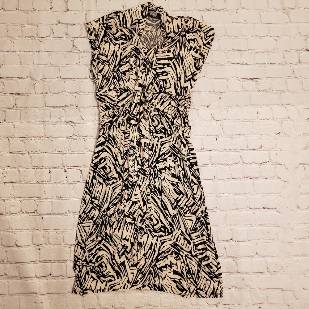 BCBG Abstract Dress Sz Small Wrap